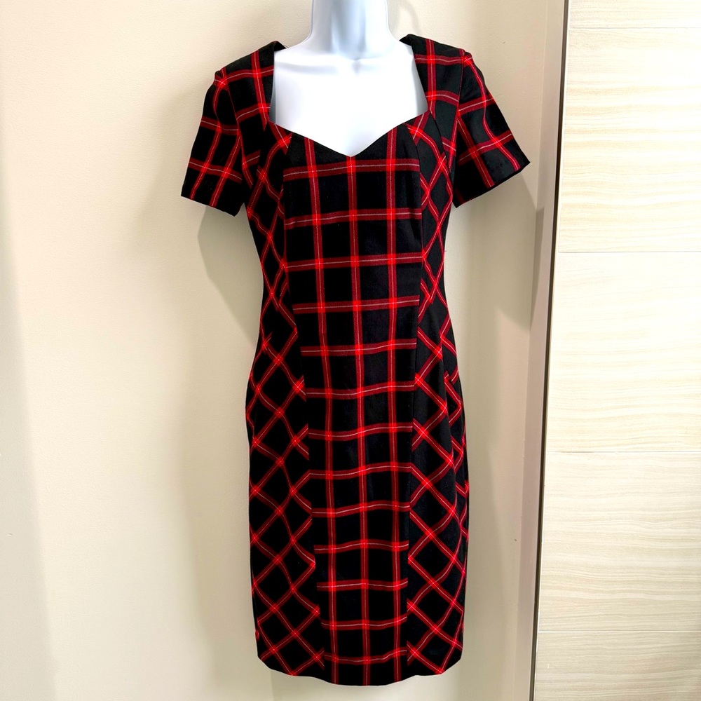 NWT Trina Turk Chiyah Dress with short sleeves